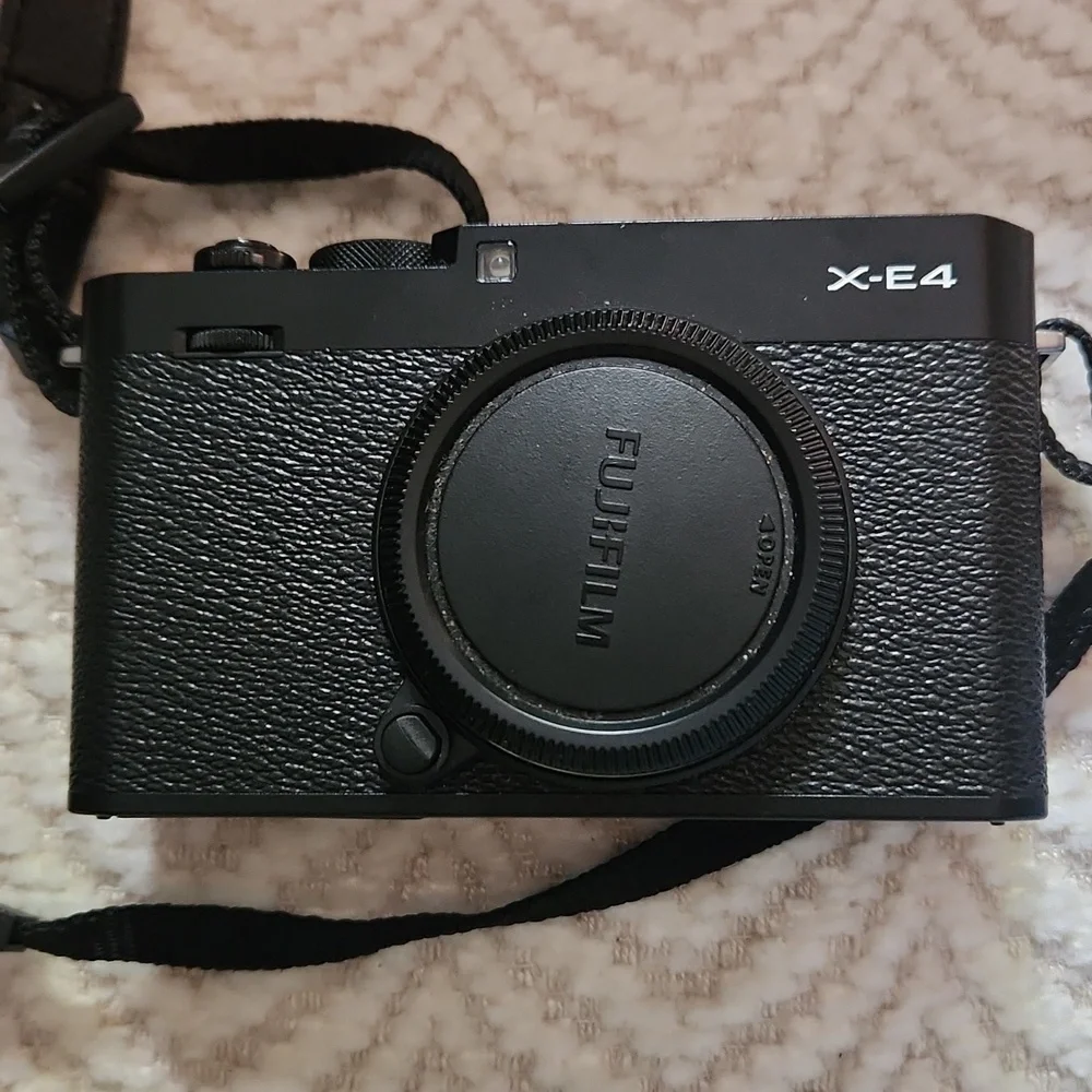 Fujifilm X-E4 Black Excellent Condition Updated NWOB Pls read Description